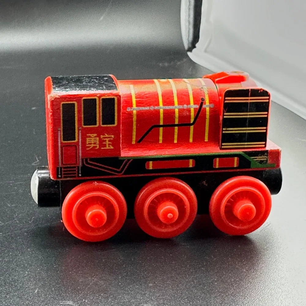 Thomas & Friends Wood Yong Bao Wooden‎ Railway Engine Mattel Red Train 2012